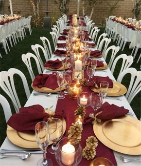 Wedding Colors » 22 Romantic Burgundy and Rose Gold Fall Wedding Ideas »   ❤️ See more:  http://www.weddinginclude.com/2017/07/romantic-burgundy-and-rose-gold-fall-wedding-ideas/ Red And Gold Wedding Table Setting, Quince Champagne, Burgundy Napkins, Burgundy Table Runner, Wedding Runners, Gold And Burgundy Wedding, Gold Wedding Centerpieces, Quince Decorations, Autumn Wedding Reception