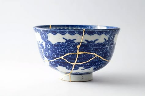 Kintsugi is an ancient Japanese technique of preparing precious ceramics using gold. Porcelain is valuable, in part, because it is fragile. It is delicate and thus weak. The Japanese have appreciated porcelain for centuries and, although they have surely been careful, tea pots have been broken.  What does one do when a Japanese Broken Pottery, Japanese Pottery Kintsugi, Japanese Kintsugi, Japanese Rice Bowl, Kintsugi Art, Year 9, Japanese Rice, Pottery Crafts, Botanic Gardens