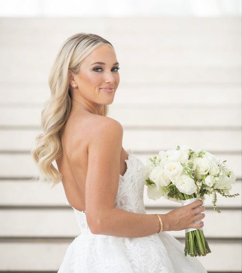 Balayage, Blonde Bridal Hair, Bride Hair Down, Strapless Dress Hairstyles, Vestido Strapless, Glam Wedding Makeup, Wedding Hair Up, Guest Hair, Brides Bouquet