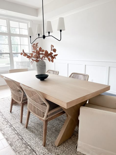 Light Wood Dining Table, Dining Room Inspo, Oak Dining Room Table, Neutral Dining Room, Oak Dining Room, Coastal Dining Room, Wood Dining Room Table, Modern Farmhouse Table, Kitchen Table Wood