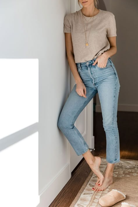 Fashion Inspo Over 40, Tee Shirt Jeans Outfit, Simple Things Aesthetic, Neutral Minimalist Outfits, Colorful Minimalist Outfit, Cute Simple Outfits Summer, Scandinavian Minimalism Fashion, Denim Shirt Outfit Women Casual, Minimalist Jeans Outfit