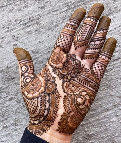 Unique Mehndi Designs Unique Mehndi Designs Palms, Modern Mehndi Designs Simple Palm, Palm Mehndi Design Unique, Henna Design Hand, Tikki Mehndi Design, Simple Mehendi, Tattoos Henna, Modern Mehndi, Palm Mehndi Design