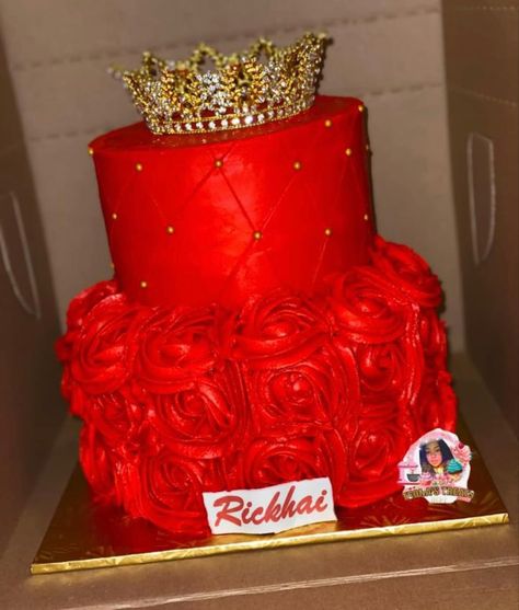 Red Glitter Cake Birthday, Red Birthday Cake, Birthday Cake For Women Elegant, Hennessy Cake, Descendants Party Ideas Birthdays, Red Quinceanera Ideas, Golden Birthday Cakes, Quince Cakes, 22nd Birthday Cakes