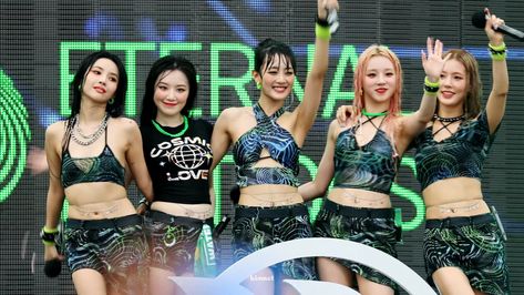 220626 Waterbomb Festival Idol Vision Board, G Idle Outfit, Waterbomb Festival, Emo Pop, Soyeon Gidle, Pop T, Chaeyoung Twice, Stage Outfit, K Pop Idol