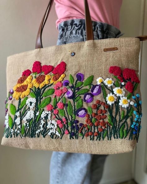 Jute Tas, Jute Handbags, Upcycled Handbag, Crochet Feather, Crochet Leaf Patterns, Simple Hand Embroidery Patterns, Diy Embroidery Designs, Cotton Handbag, Diy Embroidery Patterns