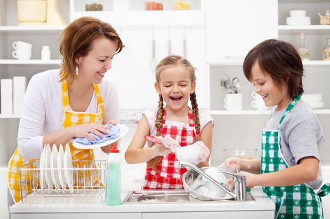 Kids and mother washing dishes - having fun together in the kitchen Responsible Parenthood, Kids Giveaway, How To Split, Kid Responsibility, Weekly Chores, Train Up A Child, Spring Cleaning Hacks, Fast Cleaning, Chores For Kids