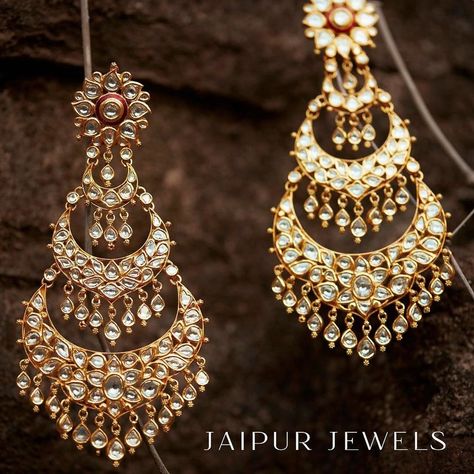 This resplenent pair of chandelier polki chand baalis with intricate detailing is so worth owning! #chandbaali #shaadisaga #bridaljewellery #bride #bridegoals #bridalgoals #jewellery #earrings #weddinginspo #weddinginspiration #bridalinspo #bridalinspiration #weddingjewellery Indian Western Outfits, Aesthetic Crescent Moon, Chand Bali Earrings, Chand Bali, Rajputi Jewellery, Bridal Jewellery Earrings, Kundan Jewellery Bridal, Indian Jewelry Earrings, Bali Earrings