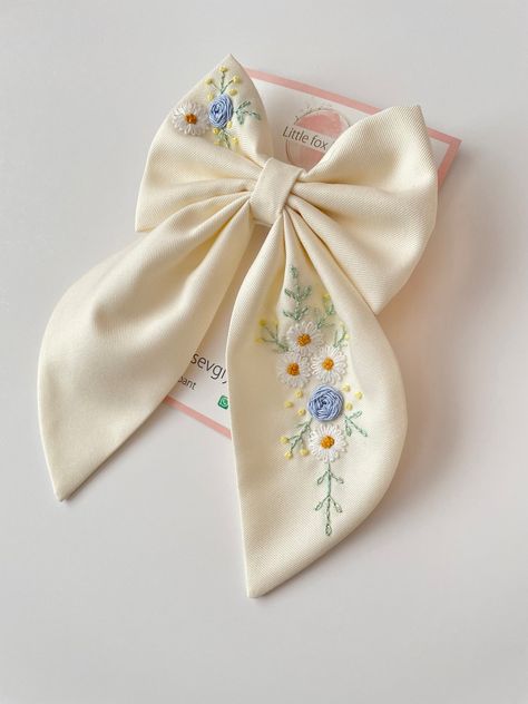 This Hair Pins item by littlefoxbant has 34 favorites from Etsy shoppers. Ships from Türkiye. Listed on Jul 5, 2024 Hand Embroidered Hair Bows, Embroidery Bows Hair Clips, Embroider Names, Bows Ideas, Embroidered Bows, Birthday Embroidery, Embroidered Hair Bows, Bow Tie Hair, Diy Hair Scrunchies