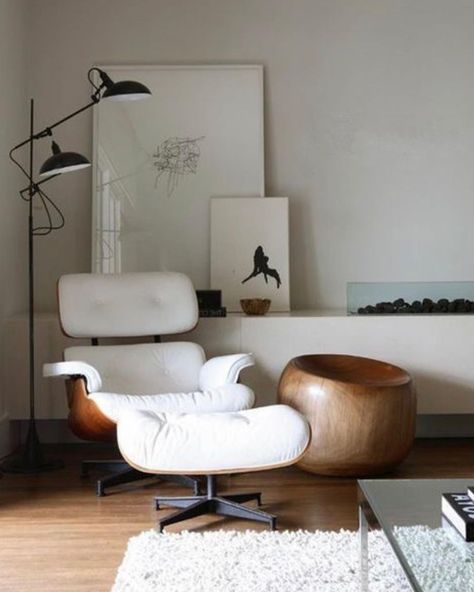 Cabinet Aesthetic, White Eames Chair, Smart Living Room, Wooden Lounge Chair, Mid Century Lounge, Mid Century Lounge Chairs, Design Room, Charles Eames, Marmaris