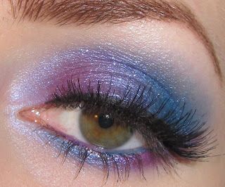 Glitter is my crack...: Purple and Blue Eye Makeup Tutorial with Aromaleigh Purple And Blue Eyeshadow, Rosa Make-up, Purple Eyeshadow Looks, Purple Makeup Looks, Blue Eye Makeup Tutorial, Blue Eyeshadow Looks, Maquillage On Fleek, Coldplay Concert, Shimmer Eye Makeup