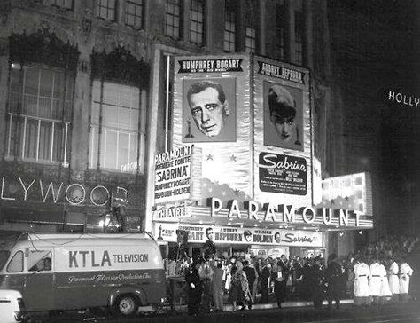 The 1954 premiere of Sabrina at the Paramount Theatre on Hollywood Blvd Las Vegas, Old Hollywood Aesthetic, Sabrina 1954, Hollywood Aesthetic, 1950s Hollywood, Stars D'hollywood, Hollywood Blvd, Paramount Theater, Vintage Hollywood Glamour