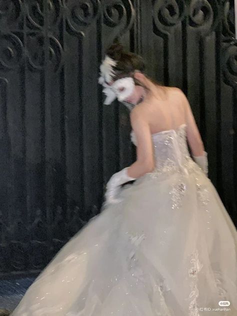 Masquerade Ball Gowns Aesthetic, Masquerade Ball Gowns Elegant With Mask, Mascarade Ball Dresses, Ballgown Aesthetic, Princess Dress Aesthetic, Masquerade Gown, Themed Prom Dresses, Prom Planning, Masquerade Ball Gowns