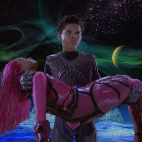 Sharkboy saving lavagirl, sharkboy and lavagirl icon aesthetic Lava Girl, Bratz Movie, Shark Boy, Sharkboy And Lavagirl, Halloween Costumes For Family, Shark Girl, Wedding Playlist, Funny Disney Jokes