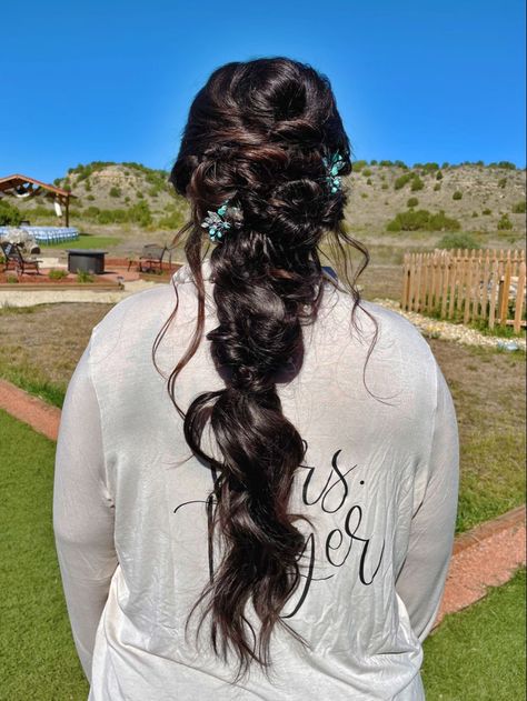 Brunette Boho Bridal Braid Wedding Hair With Turquoise, Western Wedding Hair Piece, Wedding Hair Western, Western Bride Hairstyles, Turquoise Hair Pin, Western Wedding Nails For Bride, Western Wedding Turquoise, Western Bridal Hair, Braid For Bride