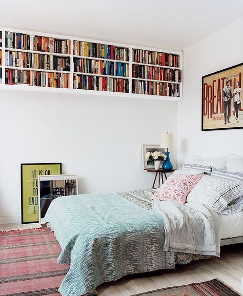 7 Unexpected Ideas For Bedroom Storage: Since there's a fine line between style and function, bedrooms can often present a challenge when it comes to storage. Deco Studio, Small Bedroom Decor, Organization Bedroom, Book Shelf, Design Case, Bedroom Storage, Storage Ideas, New Room, 인테리어 디자인