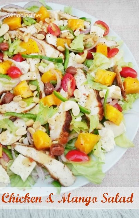 Bursting with flavor ! This Chicken and Mango Salad is perfect for lunch or a light dinner if you already had a rich lunch Mango Salad Recipe, Mango Chicken, Hearty Salads, Mango Salad, Light Dinner, Idee Pasto Sano, Healthy Salads, Summer Salads, Delicious Salads