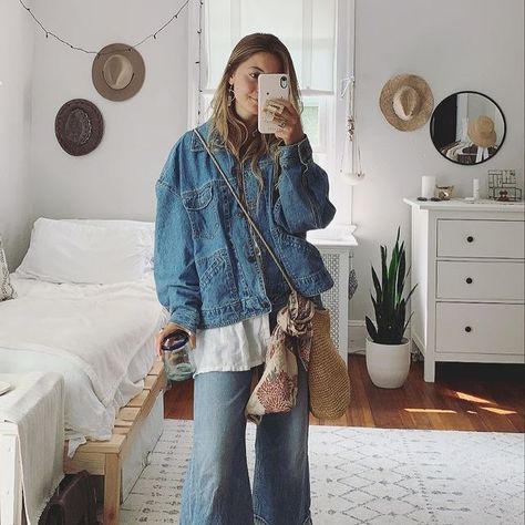 m a d i s o n | design (@madauer) • Instagram photos and videos Boho Jean Jacket Outfit, Oversized Denim Jacket Outfit Spring, Black Jean Jacket Outfits Fall, Long Jeans Jacket Outfit, Spring Jean Jacket Outfits, Oversized Denim Jacket Outfit Aesthetic, 90s Jean Jacket Outfit, Light Wash Denim Jacket Outfit, Beige Denim Jacket Outfit