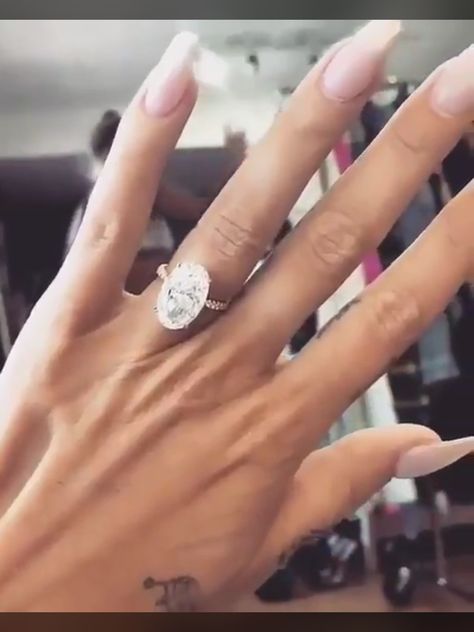 Hailey Baldwin Wedding, Wedding Ring Goals, Hailey Bieber Wedding, Oval Diamond Rings, Ring Goals, Hayley Bieber, Hailey Justin, Double Ear Piercings, Dream Wedding Ring