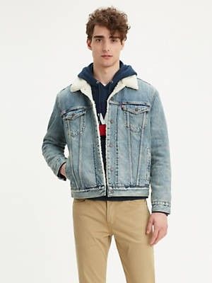 Levi trucker jacket Men's Coats And Jackets, Trucker Jacket Outfit, Clothes For Big Men, Sherpa Trucker Jacket, Levis Outfit, Denim Men, Denim Jacket Outfit, Jean Jacket Men, Jacket Outfit