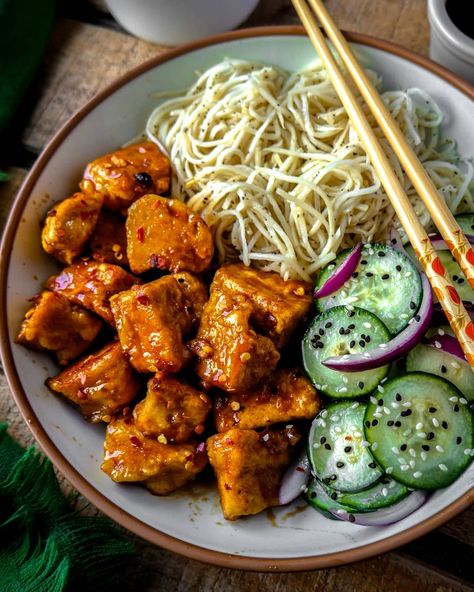 Sweet Chili Tofu, Chili Tofu, Soy Tofu, Easy Cucumber Salad, Firm Tofu, Veggie Sandwich, Extra Firm Tofu, White Bean Soup, Pasta Bowl