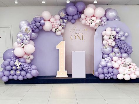 Unique 1st Birthday Themes, Backdrop For Birthday Party, Backdrop For Birthday, Deco Ballon, 1st Birthday Girl Decorations, Butterfly Birthday Party, Unique Decorations, 1st Birthday Cakes