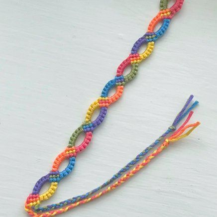 Pretty Friendship Bracelet Patterns, Embroidery String Bracelet Patterns, Small Friendship Bracelets, Chain Bracelet Pattern, Beginner Friendship Bracelets, Summer Friendship Bracelets Pattern, Embroidery String Bracelets, Cute Friendship Bracelets Pattern, Easy Bracelet Patterns