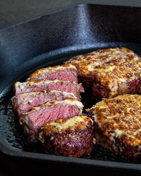 Parmesan Crusted Steak Steak Parmesan, Crusted Steak Recipe, Parmesan Steak, Crusted Prime Rib, Parmesan Crusted Steak, Crusted Steak, Meaty Meals, Beef Tataki, Mignon Steak