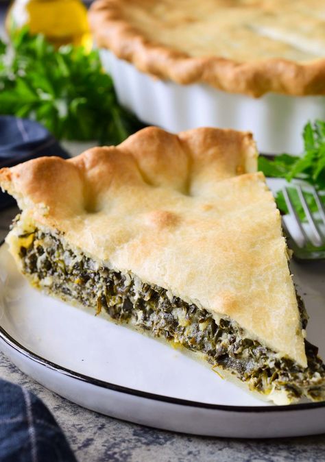 A slice of vegan spinach pie on a white plate. Spinach Ricotta Pie, Vegan Pies Recipes, Vegan Spinach, Oil Free Vegan Recipes, Salmon Spinach, Mushroom Pie, Spinach Pie, Spinach Ricotta, Vegan Pie