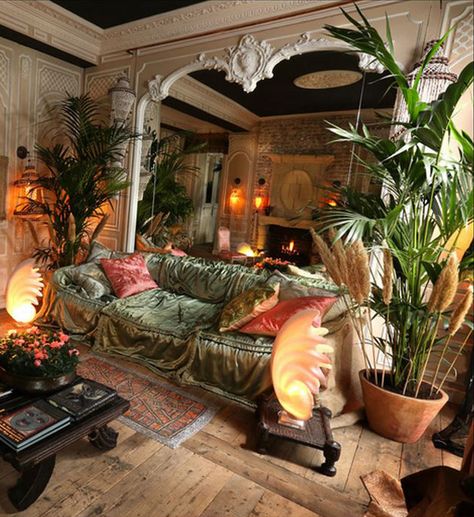 Little Venice rooms. Sera of London Bedroom Maximalist Vintage, Fairy Aesthetic Interior, French Nouveau Interior, Vintage Feminine Living Room, Bright Gothic Interior, Sera Of London Interiors, Black And White Maximalist Decor, Lady Danbury House, Archway Decor Living Room