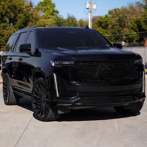 Cadillac Connected by Wejo 🇺��🇸 on Instagram: “Murdered out Escalade 🖤 #Escalade 📸: @hurst.autoplex #Cadillac #Caddy #GM” Auto Snaps, Black Tahoe, Nissan Auto, Tesla Car Models, Blacked Out Cars, Auto Wash, Auto Painting, Auto Ford, Black Cadillac