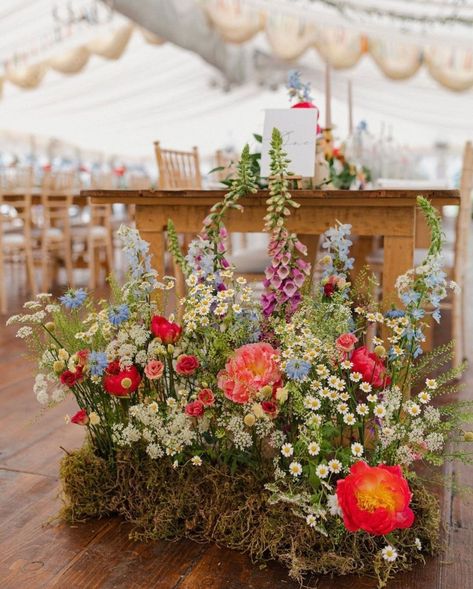 Boho Wildflower Wedding, Flattering Wedding Dress, Wildflower Wedding Theme, Rustic Wedding Decor Diy, Hunter Wedding, Forest Theme Wedding, Boho Wildflower, Madison Wedding, Summer Garden Wedding