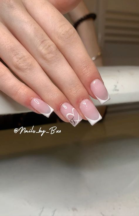 French Tip Cute Design, Nails Short Initial, Valentines Nails Designs Initial, Nails With A G Initial, Nails With Initials French Tip, Initial T Nails, Nail Inspo With Initial Short, Pink French Tip With Initial, Acrylic Nail Initial Designs