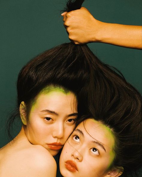 Green Roots, Face Drawing Reference, Photographie Portrait Inspiration, Twin Flames, Face Photography, Human Poses, Arte Inspo, Poses References, Pose Reference Photo