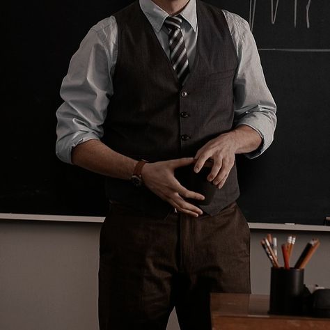 Professor Aesthetic Outfit Male, Male Teacher Outfits, Male Professor, My Dark Vanessa, Professor Aesthetic, Professor Style, Hogwarts Professors, Ezra Fitz, Teacher Aesthetic