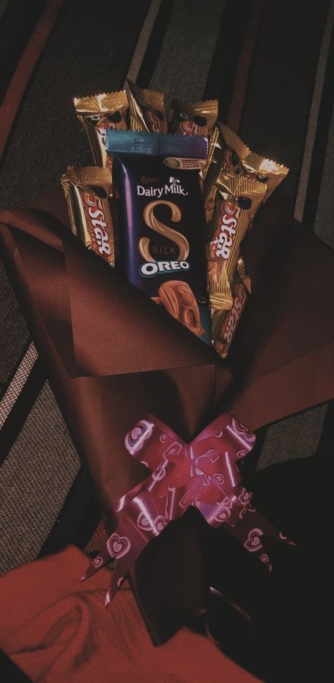 Chocolate bouquet 🖇️ Birthday Flowers Bouquet With Chocolate, Giving Chocolate Pose, Gifts Snaps Snapchat, Flowers Bouquet With Chocolate, Chocolate Images Beautiful, Chocolate Gift Aesthetic, Chocolate Gift Snapchat Story, Fake Chocolate Snap, Chocolate Bouquet Aesthetic