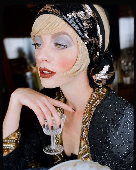 1920s Hair Short, Daisy Great Gatsby, Roaring 20s Makeup, 20's Makeup, 1920s Wig, Great Gatsby Makeup, Roaring 20s Hairstyles, Gatsby Makeup, 20s Makeup