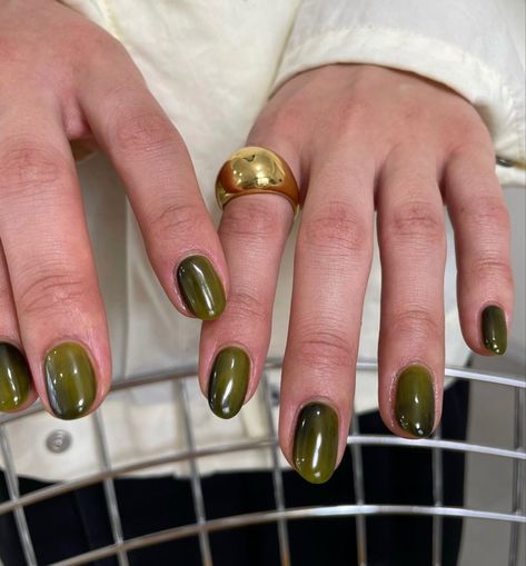 Earth Tone Pedicure, Olive Gel Nails, Forestry Nails, Nail Art Fall 2023, Earthy Nail Ideas, Fall Nails Inspo 2024, Green Tortoise Shell Nails, Nails Earth Tones, Earth Tone Nails