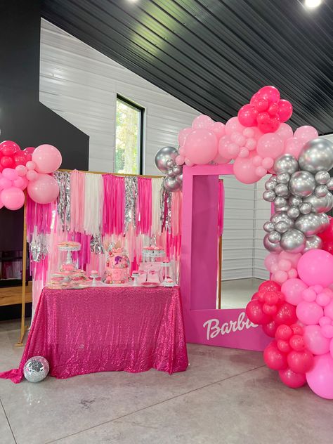 One Year Old Barbie Party, Barbie Party Cake Table, Barbie Party Table Setting, Barbie Bday Theme, Diy Barbie Party Decor, Barbie Birthday Party 3 Year, Teen Barbie Birthday Party, Barbie 8th Birthday Party, Simple Barbie Birthday Party