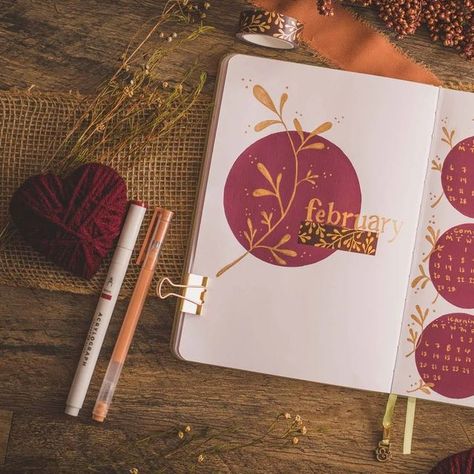 Red Bujo Theme, Bujo Cover Page Ideas, Bujo Monthly Cover, Cute Notebook Covers, Vintage Bujo, Journal Cover Design, Gold Foliage, Bullet Art, Bullet Journal Ideas Templates