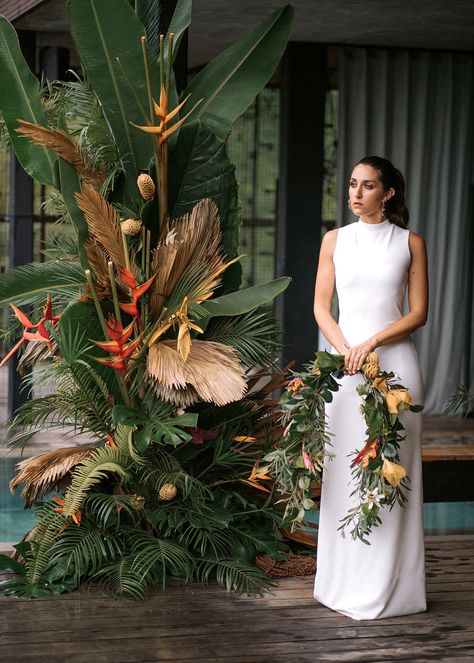 Paradise is a place on earth. We believe that after seeing this modern elopement with boho jungalow vibes at a luxe Costa Rican villa! From the sleek halter wedding dress to the monstera leaf wedding decor to the rattan candle hurricanes, we have a feeling this contemporary take on tropical weddings will have couples flocking to rainforests for their destination nuptials in no time. Jungalow Wedding, Jungle Wedding, Modern Elopement, Tropical Floral Arrangements, Tropical Wedding Decor, Safari Wedding, Halter Wedding, Halter Wedding Dress, Luxe Wedding