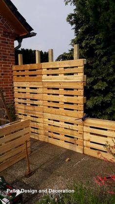 Pallet Fence Diy, Boho Decor Diy, Diy Pallet Bed, Pallet Fence, Diy Boho Decor, Diy Fence, Pallet Decor, Pallet Garden, Pallets Garden