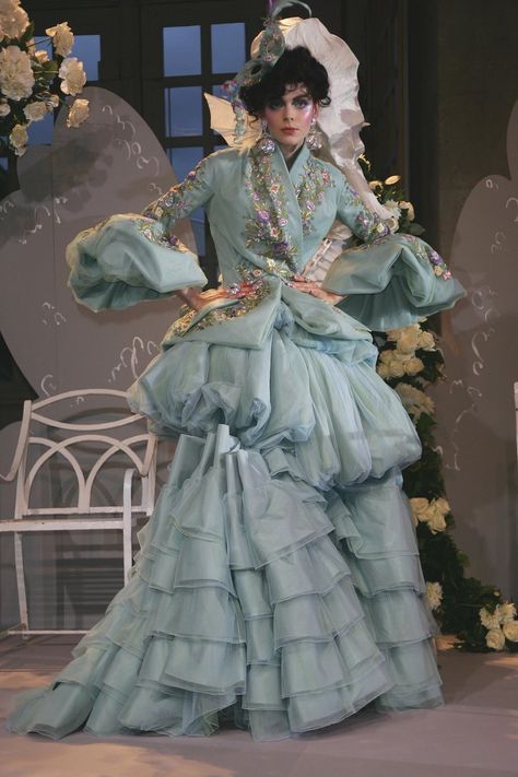 Galliano Dior, Dior Collection, Runway Fashion Couture, Christian Dior Haute Couture, Dior Haute Couture, Dior Couture, Historical Fashion, Versailles, Colorful Fashion