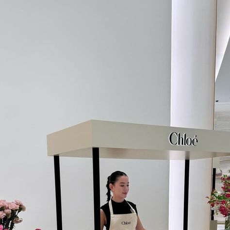 goshá on Instagram: "@chloe store activation to celebrate @chemena first collection arrival   #GOSHÁFLOWERS #GOSHÁBURO" Chloe Store, Art Space, Space Art, Chloe, Celebrities, Flowers, On Instagram, Quick Saves, Instagram