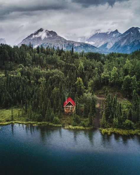 "Top 10 Travel Spots You Can't Miss" Ecological House, Alaska Travel, Cabin In The Woods, Cabin Life, Cozy Cabin, Cabins In The Woods, Travel And Leisure, Plan Your Trip, Beautiful Views