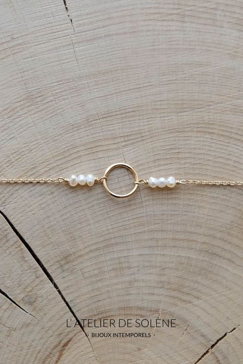 Diy Elegant Home Decor, Diy Pearl Bracelet, Gold And Pearl Bracelet, Bracelets Simple, Wire Jewelry Rings, Diy Jewelry Unique, Bracelet Pearl, Beaded Necklace Diy, Diy Bracelet Designs