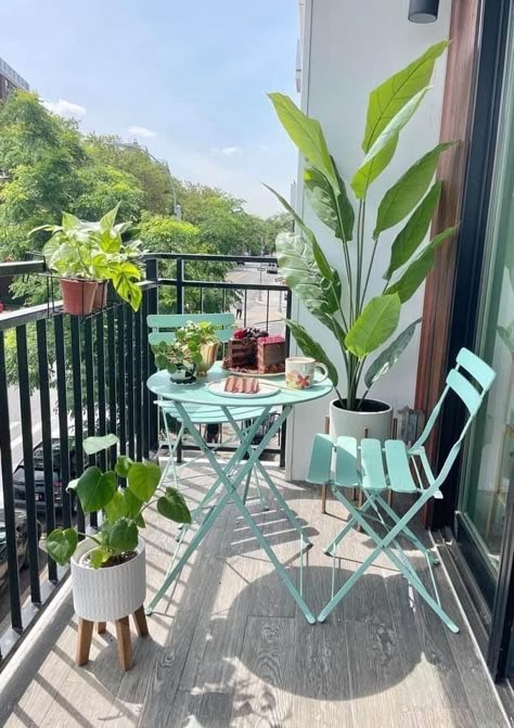 Ikea Dining Room, Balcony Design Ideas, Small Balcony Design, Brooklyn Apartment, New York City Apartment, Porch And Balcony, Small Balcony Decor, Small Outdoor Spaces, Small Balcony Ideas