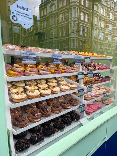 #doughnuts #recipe #foodporn #aesthetic #streetphotography #cafe #bakery Essen, Sweet Hut Bakery, Doughnut Shop Aesthetic, Doughnut Shop Design, Bakeryshop Idea, Toko Donat, Pastry Shop Aesthetic, Donut Shop Aesthetic, Bakery Aesthetic Interior