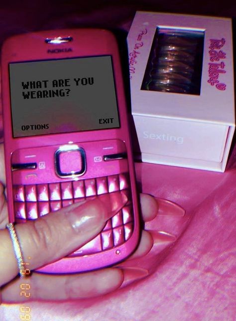 Arte Glitter, 00s Aesthetic, 00s Mode, Old Cell Phones, Tout Rose, Mode Rose, Boujee Aesthetic, Daphne Blake, Pink Tumblr Aesthetic