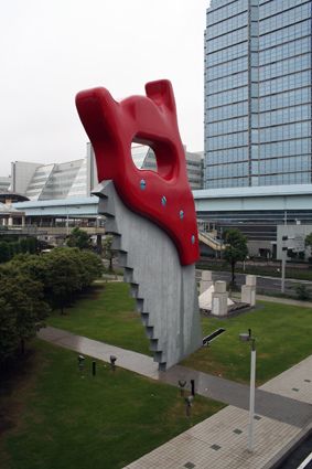 Claes Oldenburg and Coosje van Bruggen ~ Saw, Sawing, 1996 (steel, epoxy resin, fiber-reinforced plastic) Pop Art Artists, Claes Oldenburg, Istoria Artei, Public Sculpture, Oldenburg, Sculpture Installation, Soft Sculpture, Outdoor Art, Land Art