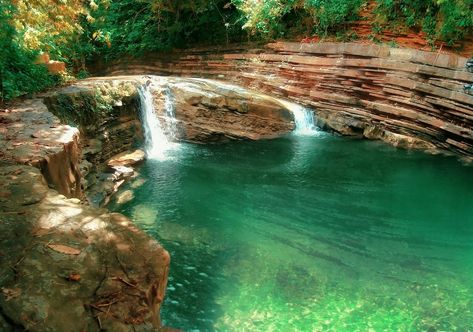 En el mundo existen diferentes tipos de almacenamiento de agua dulce. Uno de ellos es el manantial. Muchos de ellos... Water, Cannon Busters, Agua Natural, Flora Y Fauna